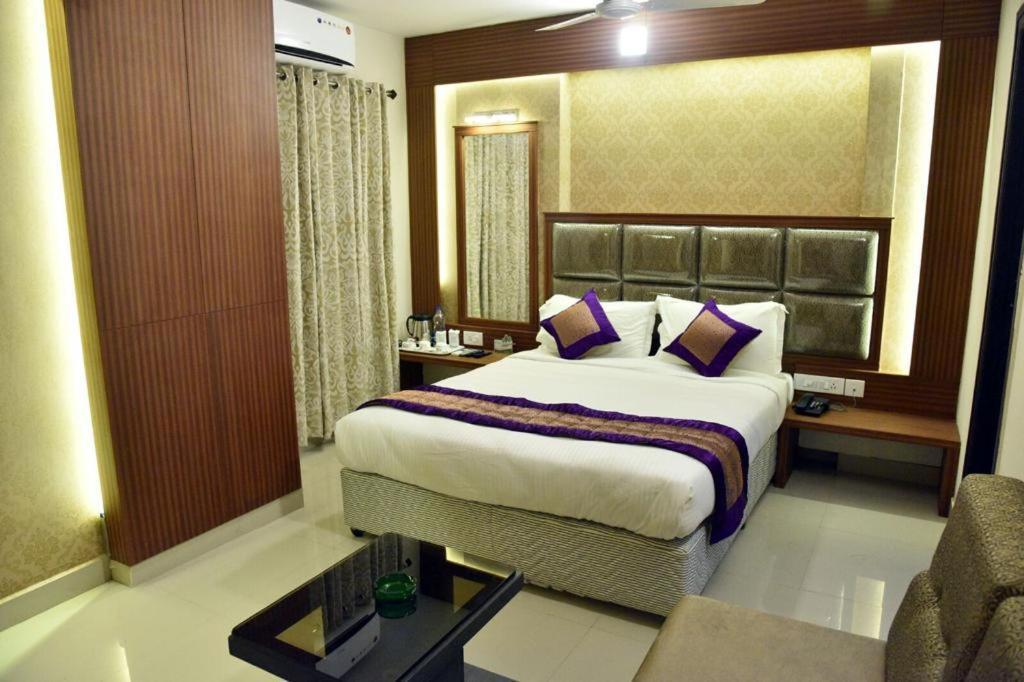 Pine Tree Boutique Hotel Chennai Exterior foto