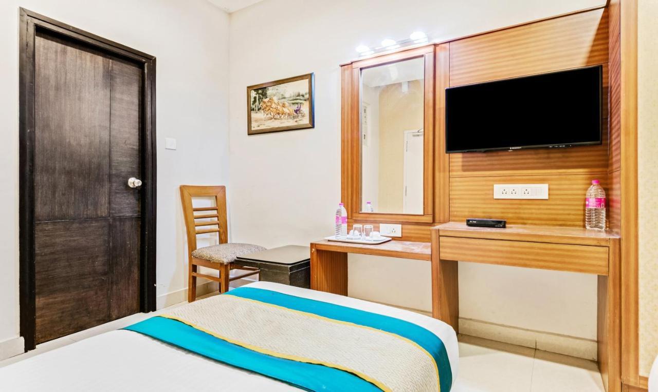 Pine Tree Boutique Hotel Chennai Exterior foto